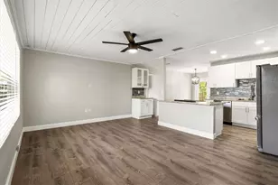 2586 Tami Sola St, Sarasota, FL 34237 - Photo 6