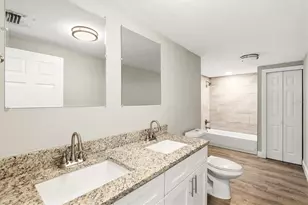 2586 Tami Sola St, Sarasota, FL 34237 - Photo 22