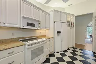 7604 Weeping Willow Cir, Sarasota, FL 34241 - Photo 20