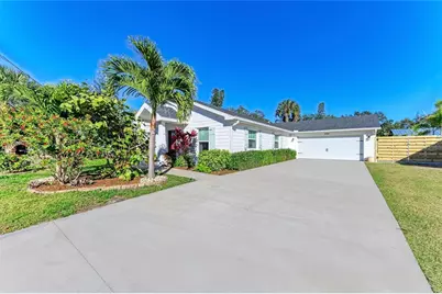606 19th Avenue W, Palmetto, FL 34221 - Photo 2