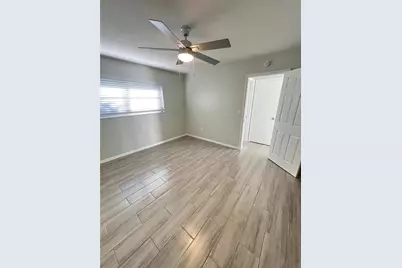 6351 Gateway Avenue, Sarasota, FL 34231 - Photo 4