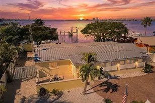 218 22nd St NE, Bradenton, FL 34208 - Photo 2