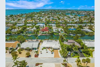 614 Gladstone Lane, Holmes Beach, FL 34217 - Photo 10