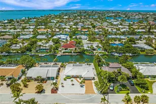 614 Gladstone Ln, Holmes Beach, FL 34217 - Photo 10