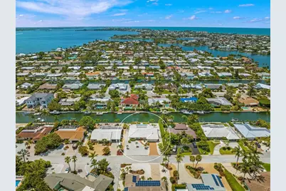 614 Gladstone Lane, Holmes Beach, FL 34217 - Photo 2