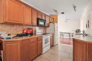 3807 Chinaberry Rd, Bradenton, FL 34208 - Photo 6