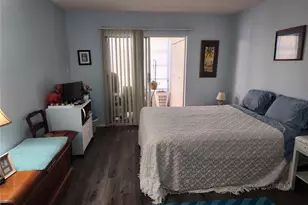 3064 Lake Bayshore Dr, Bradenton, FL 34205 - Photo 10