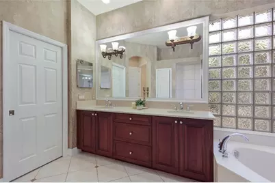 7657 Portstewart Drive, Lakewood Ranch, FL 34202 - Photo 24