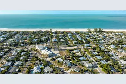 212 85th St, Holmes Beach, FL 34217 - Photo 44