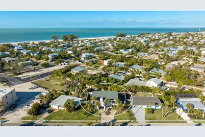 212 85th St, Holmes Beach, FL 34217 - Photo 42