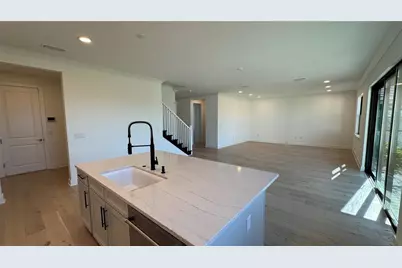 18515 Midsummer Place, Venice, FL 34293 - Photo 8