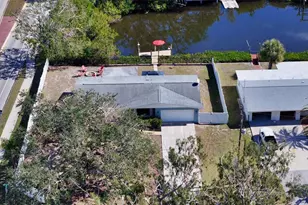 603 Barnes Pkwy, Nokomis, FL 34275 - Photo 2