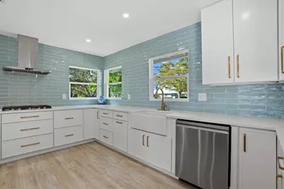 2104 Datura Street, Sarasota, FL 34239 - Photo 10