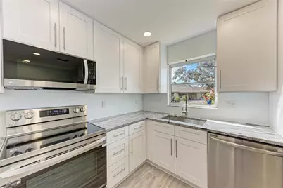 390 301 Boulevard W #8C, Bradenton, FL 34205 - Photo 10