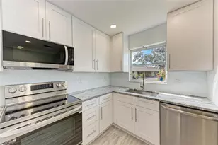 390 301 Blvd W, Bradenton, FL 34205 - Photo 10
