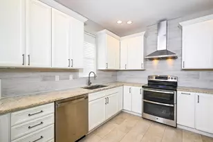 2442 Hively St, Sarasota, FL 34231 - Photo 10