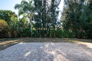 2442 Hively St, Sarasota, FL 34231 - Photo 30