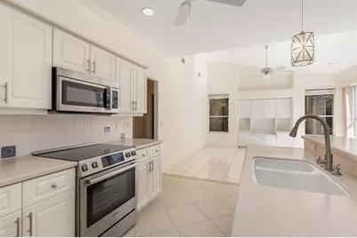 8468 Woodbriar Drive, Sarasota, FL 34238 - Photo 10