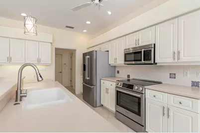 8468 Woodbriar Drive, Sarasota, FL 34238 - Photo 12