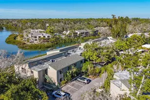 1511 Pelican Point Dr, Sarasota, FL 34231 - Photo 2