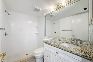 1511 Pelican Point Dr, Sarasota, FL 34231 - Photo 22