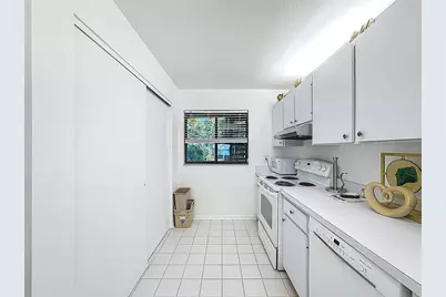 1511 Pelican Point Drive #BA180, Sarasota, FL 34231 - Photo 8