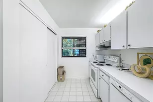 1511 Pelican Point Dr, Sarasota, FL 34231 - Photo 8