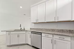 15304 Sunny Day Dr, Lakewood Ranch, FL 34211 - Photo 10