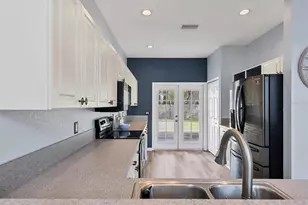 2318 29th Ave E, Palmetto, FL 34221 - Photo 12