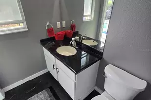 8111 Santa Rosa Ct, Sarasota, FL 34243 - Photo 34