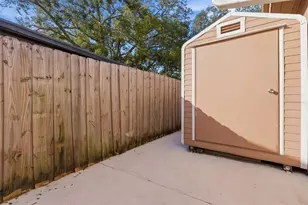 2019 W Jorome Dr, Tampa, FL 33612 - Photo 34