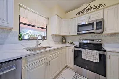 3549 65th Avenue Circle E, Sarasota, FL 34243 - Photo 10