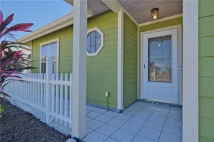 3549 65th Ave Cir E, Sarasota, FL 34243 - Photo 4