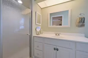 3549 65th Ave Cir E, Sarasota, FL 34243 - Photo 20