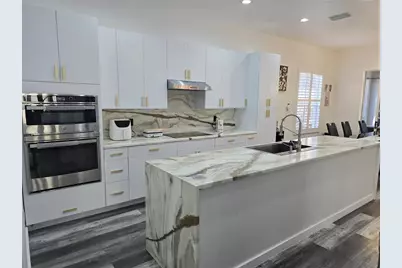 8111 Santa Rosa Court, Sarasota, FL 34243 - Photo 10