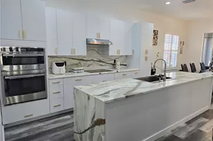 8111 Santa Rosa Ct, Sarasota, FL 34243 - Photo 10