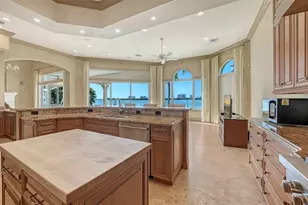 570 S Spoonbill Dr, Sarasota, FL 34236 - Photo 30