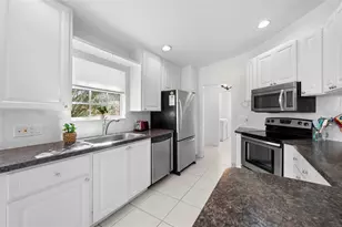 5840 Helicon Pl, Sarasota, FL 34238 - Photo 6