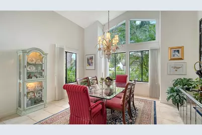 8142 Misty Oaks Boulevard, Sarasota, FL 34243 - Photo 6