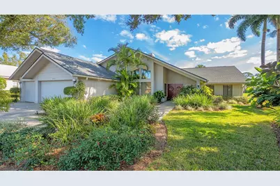 8142 Misty Oaks Boulevard, Sarasota, FL 34243 - Photo 2