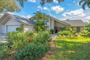 8142 Misty Oaks Blvd, Sarasota, FL 34243 - Photo 2