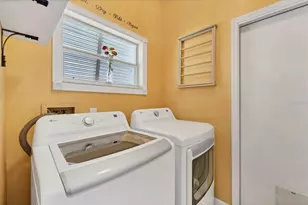 4511 Del Sol Blvd S, Sarasota, FL 34243 - Photo 20