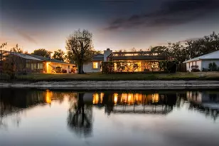 4423 Meadow Creek Cir, Sarasota, FL 34233 - Photo 2