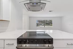 4423 Meadow Creek Cir, Sarasota, FL 34233 - Photo 12