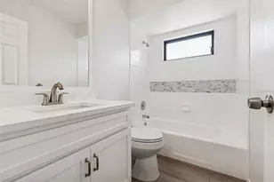 4423 Meadow Creek Cir, Sarasota, FL 34233 - Photo 36