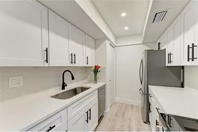 800 S Blvd Of The Presidents #9, Sarasota, FL 34236 - Photo 8