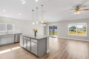 7326 34th Ct E, Sarasota, FL 34243 - Photo 2