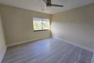 2718 Orchid Oaks Dr, Sarasota, FL 34239 - Photo 10