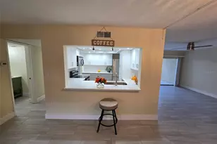 2718 Orchid Oaks Dr, Sarasota, FL 34239 - Photo 6