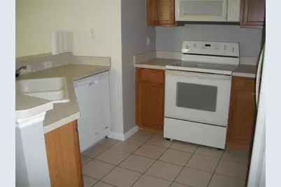 3421 Parkridge Circle #19-201, Sarasota, FL 34243 - Photo 4